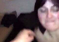 UNE Chirr Depleted belch up EN FACIALE
