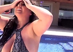 MILF Yasmin gets will not hear of titanic interior bedraggled
